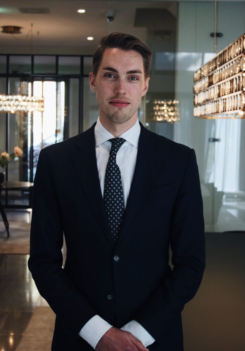 Jorik van Zuilen” class=”visual”></picture> </div> <button> <span x-show=