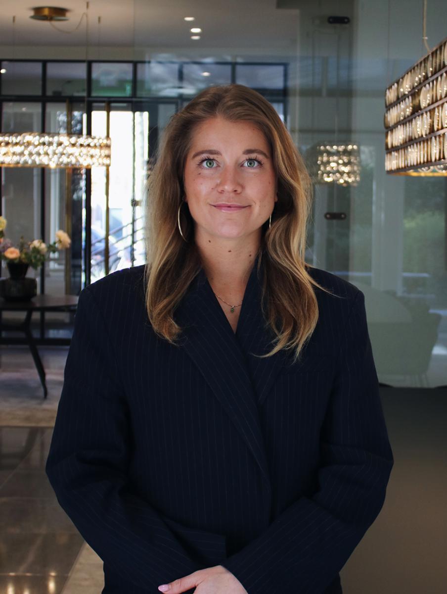 Merel Mossou” class=”visual”></picture> </div> <button> <span x-show=